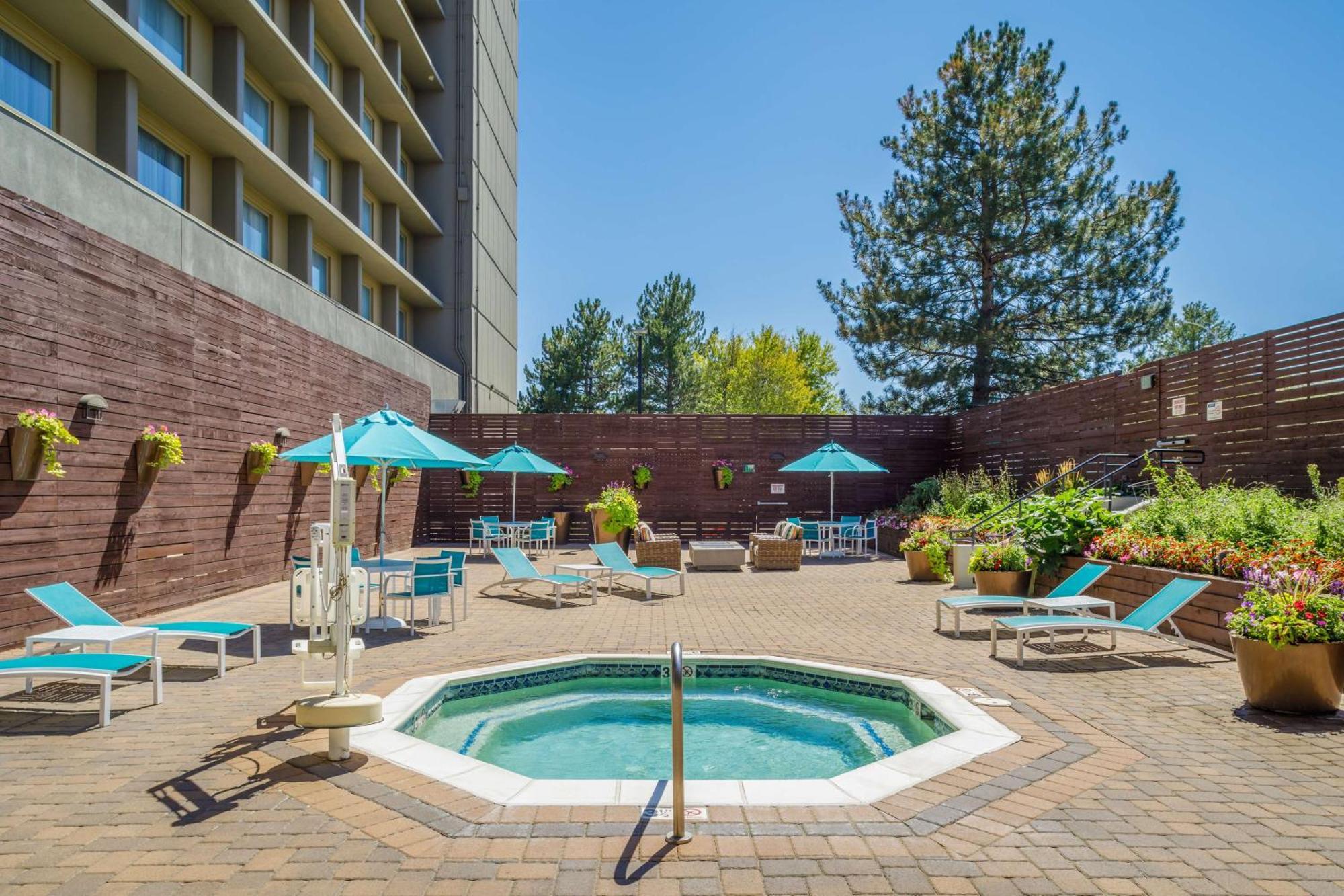 Doubletree By Hilton Hotel Denver Exteriör bild