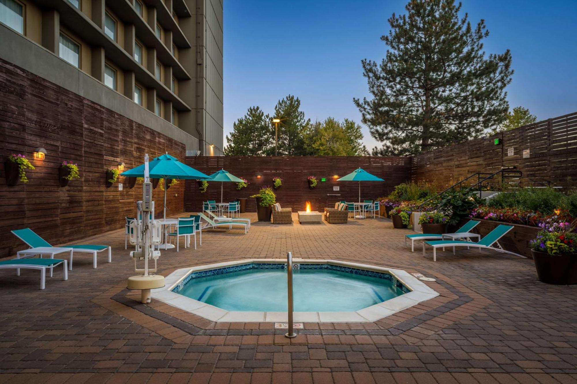 Doubletree By Hilton Hotel Denver Exteriör bild